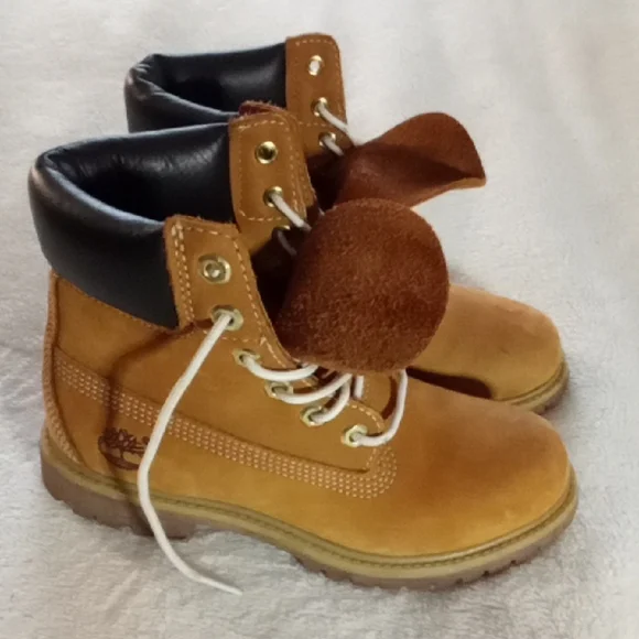 TIMBERLAND KIDS BOOTS! RUN SMALL SO SIZE 6 EXCELLENT CONDITION - Picture 1 of 6